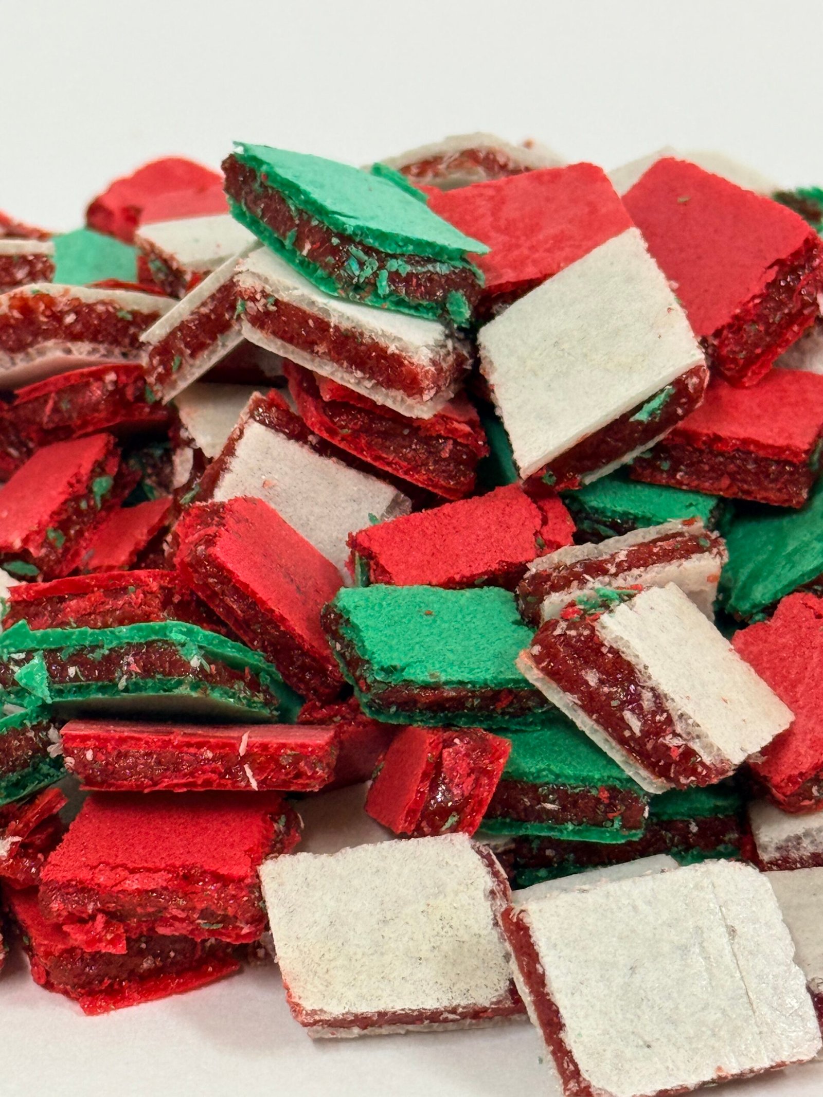 Cuadritos de oblea verde, blanco y rojo